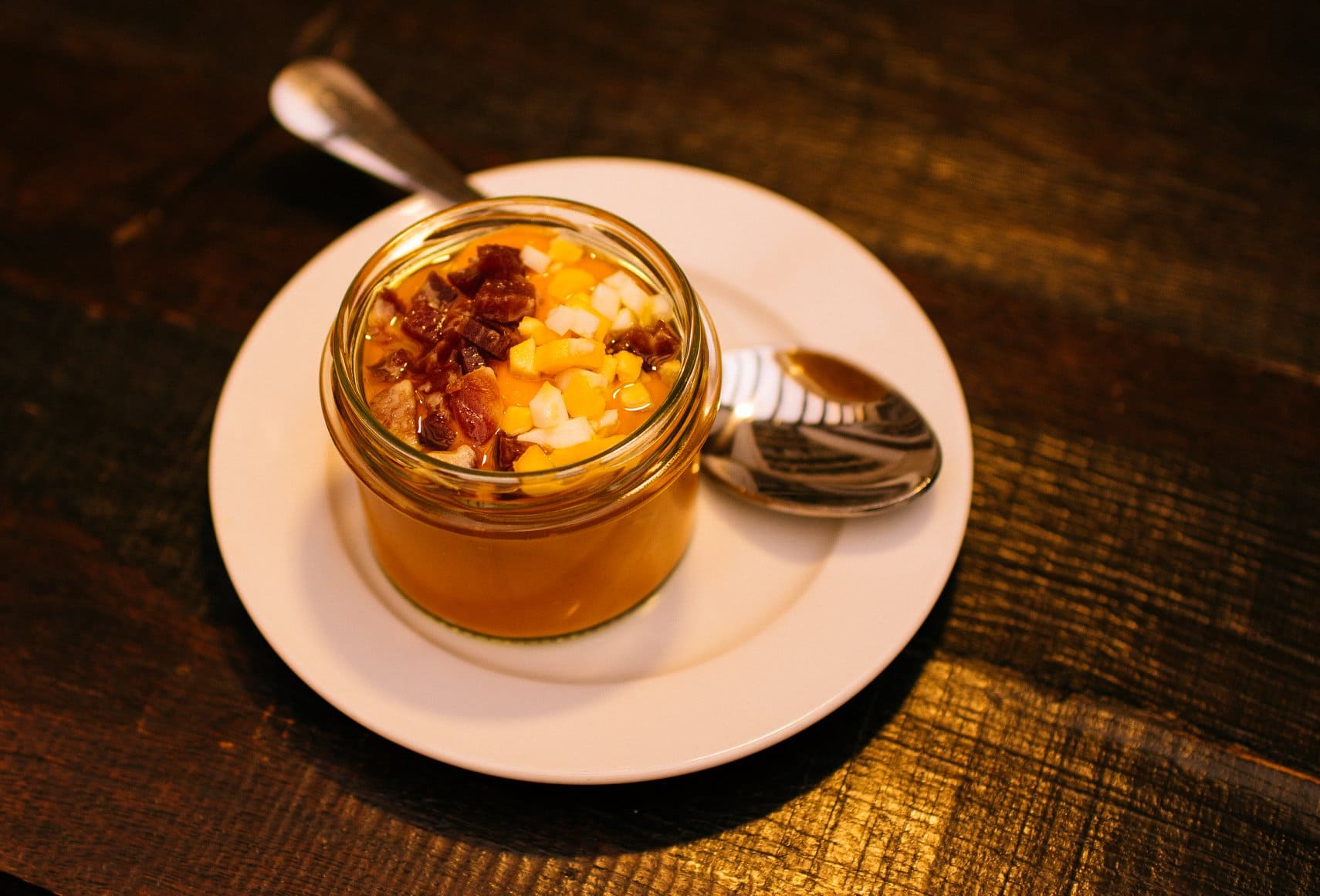 Sidrería de cocina asturiana y de temporada a 4 minutos a pie de la Plaza de Cervantes.