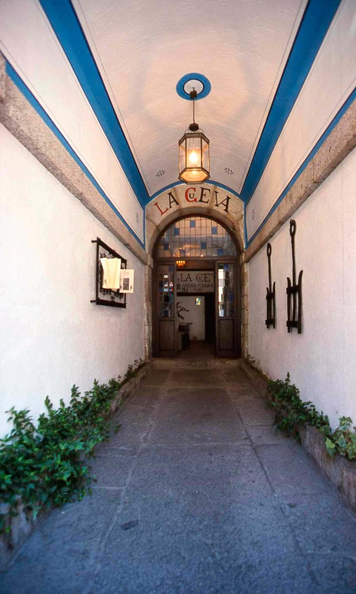 pasillo-el-meson-la-cueva-madrid.jpg