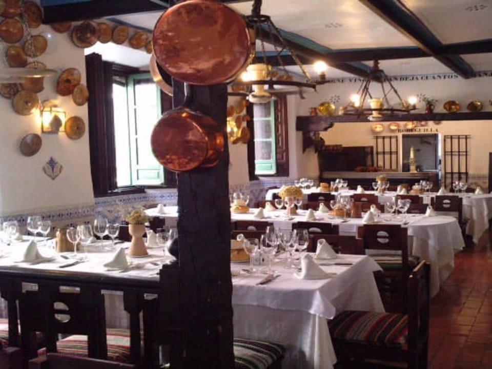 restaurante-interior-el-meson-de-la-cueva-madrid.jpg