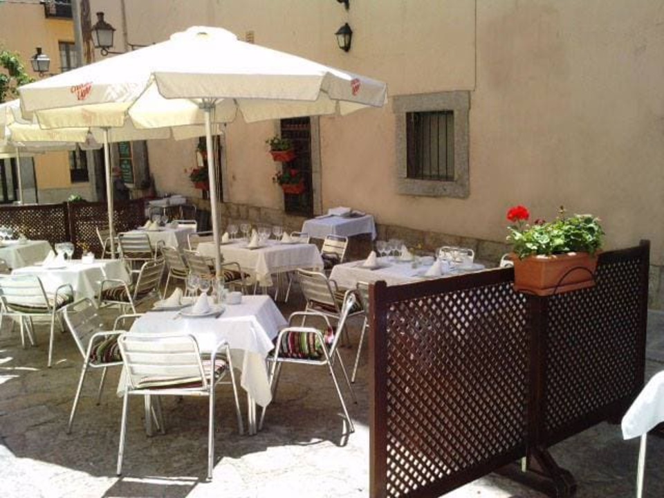 terraza-el-meson-la-cueva-madrid.jpg