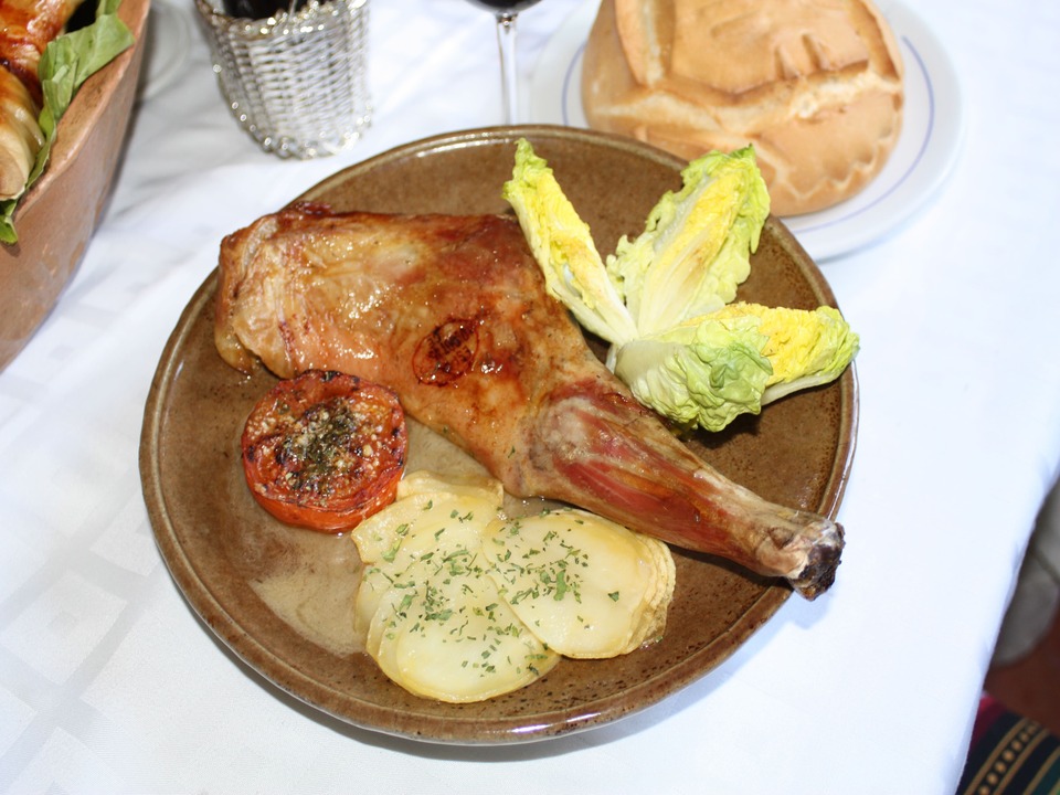 plato-cordero-el-meson-la-cueva-madrid.jpg