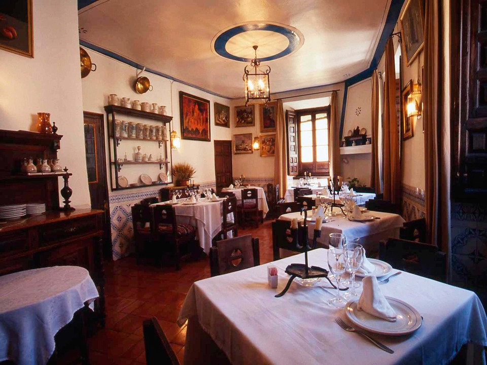 comedor-esquina-el-meson-la-cueva-madrid.jpg