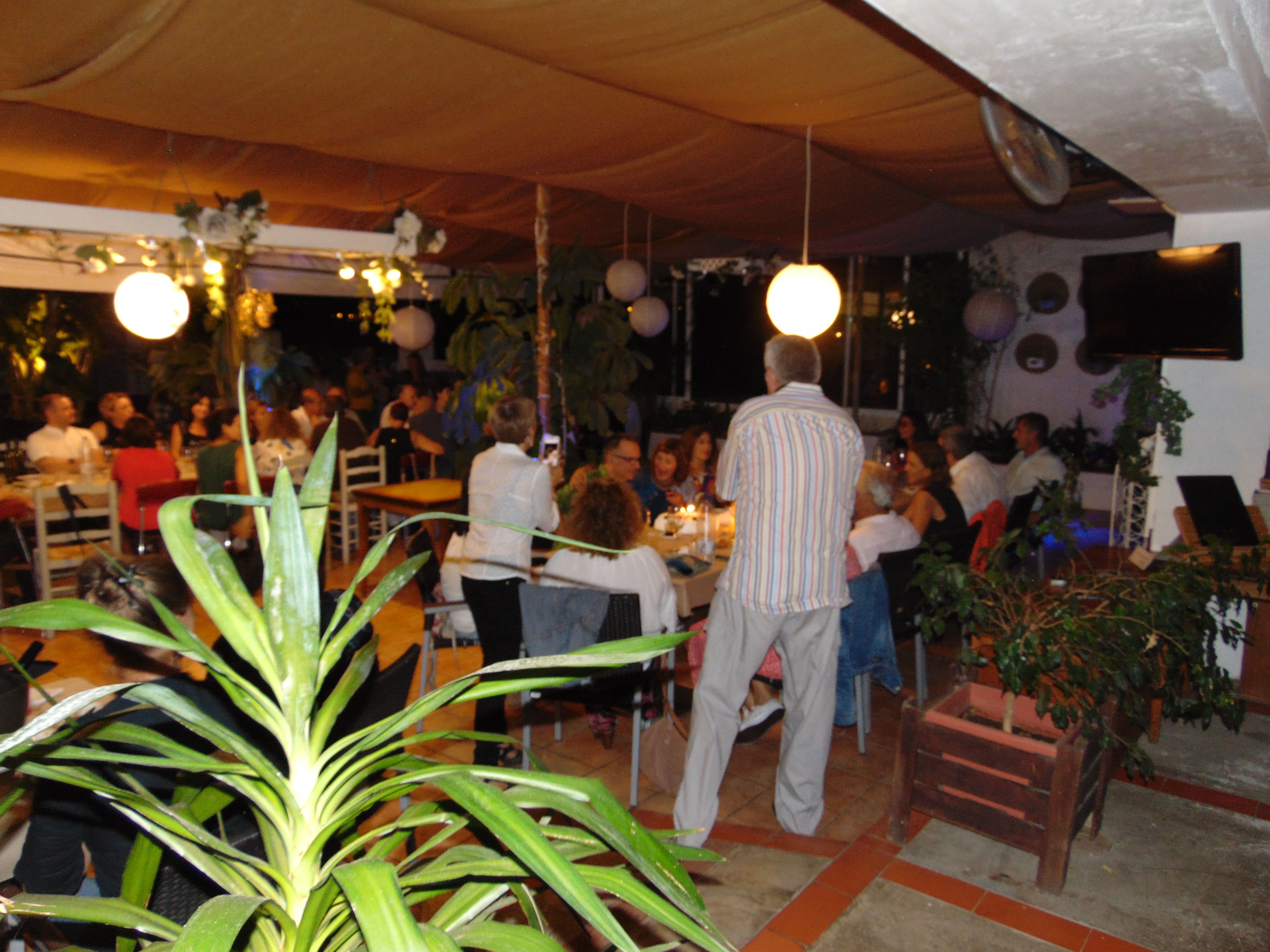 Elegante restaurante de comida mediterránea en Dénia, con especialidad en paellas y calderetas.