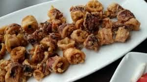 Elegante restaurante de comida mediterránea en Dénia, con especialidad en paellas y calderetas.