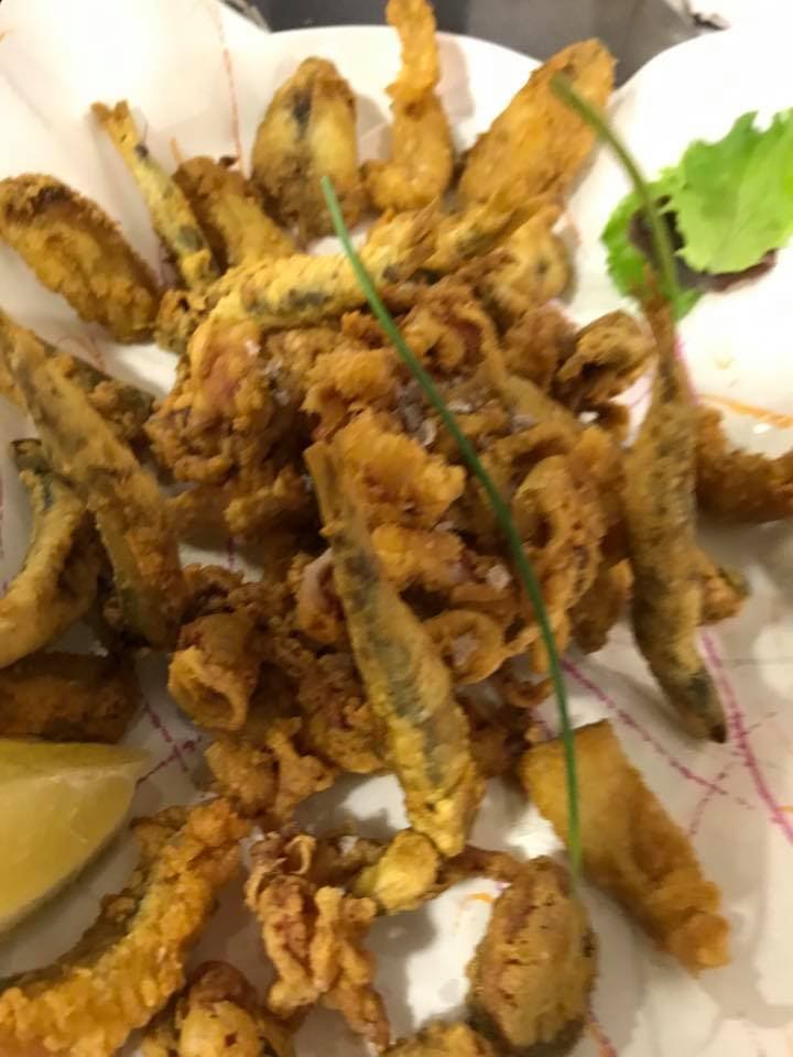 Elegante restaurante de comida mediterránea en Dénia, con especialidad en paellas y calderetas.