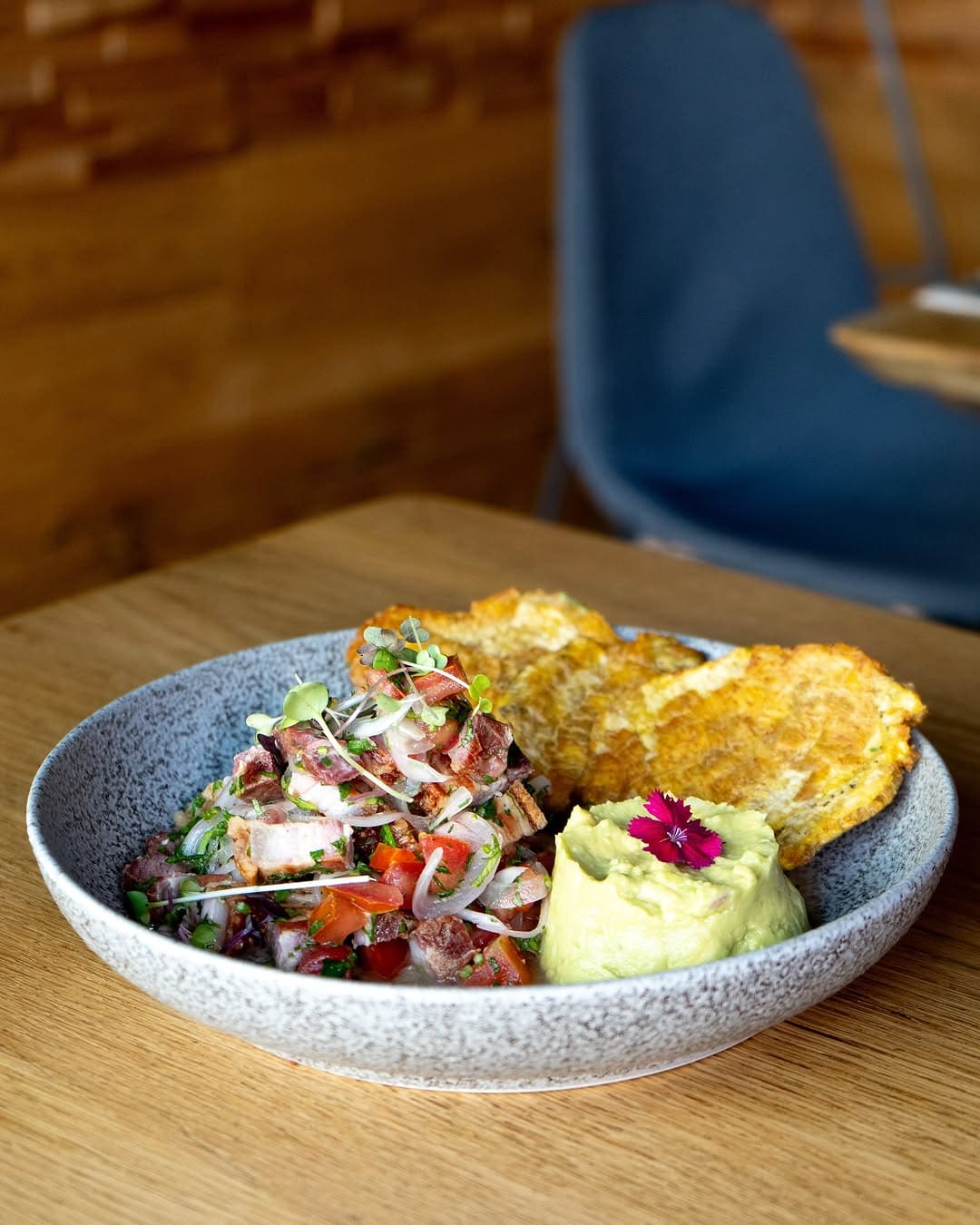 Cocina fusión latina en el centro de Barcelona con sabores del mundo y ambiente perfecto para compartir en grupo.