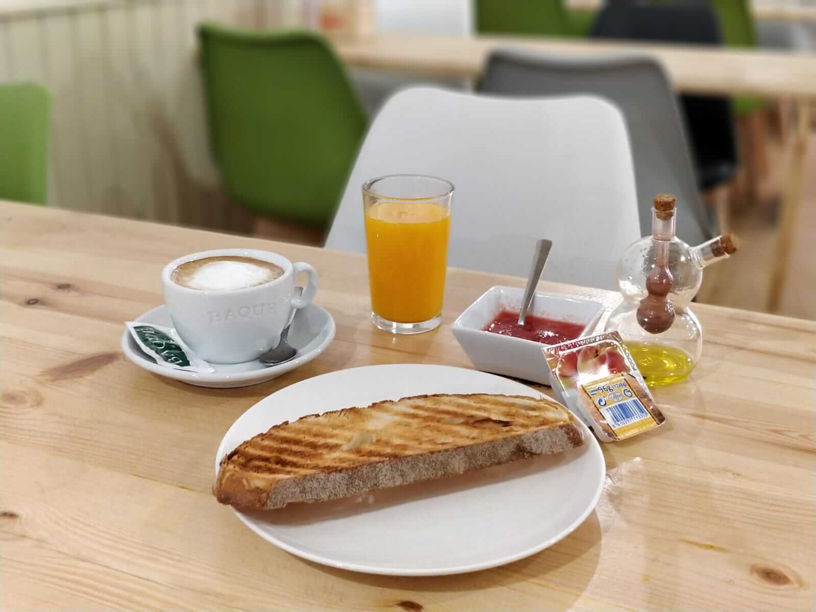 desayuno-con-mermelada-cafeteria-el-perejil-logrono-la-rioja.jpeg