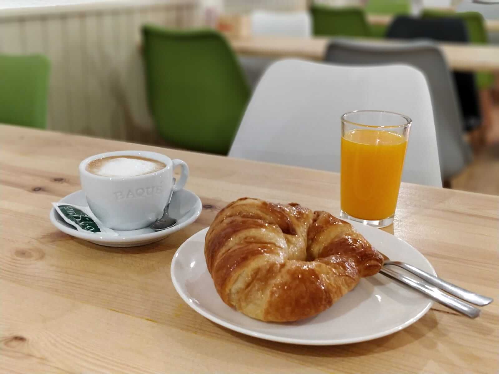 desayuno-croassant-cafeteria-el-perejil-logrono-la-rioja.jpeg