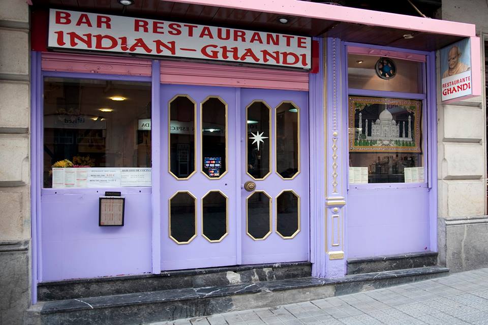 entrada-exterior-restaurante-indio-gandhi-bilbao.jpg