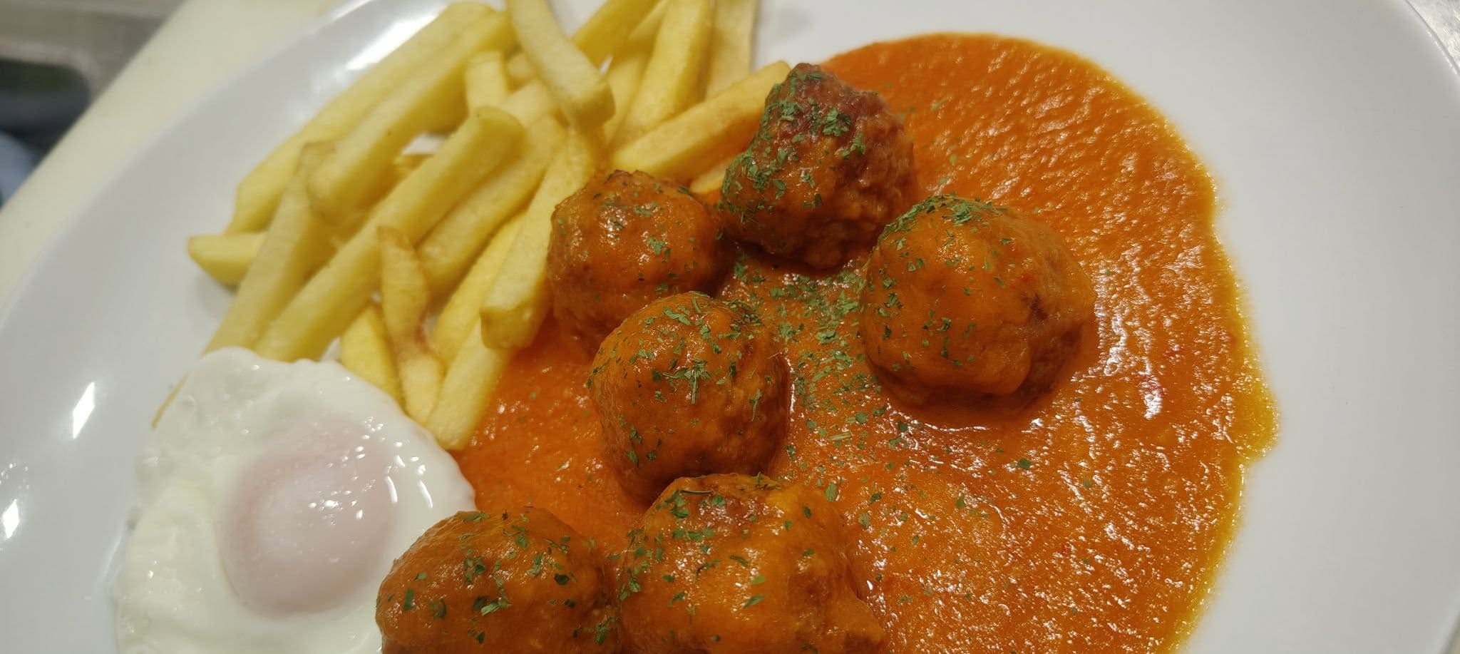Comida casera tradicional en el centro de Gernika.