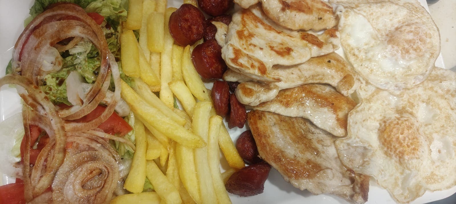 Comida casera tradicional en el centro de Gernika.