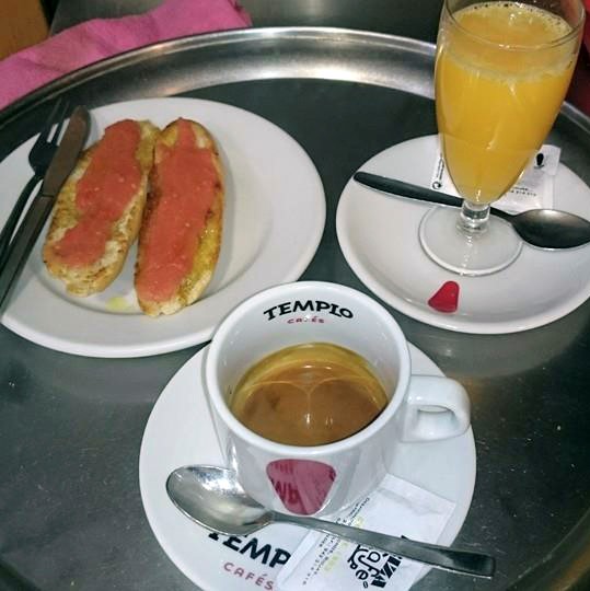 cafe-zumo-tostadas-con-tomate-ibiza-santander.jpg
