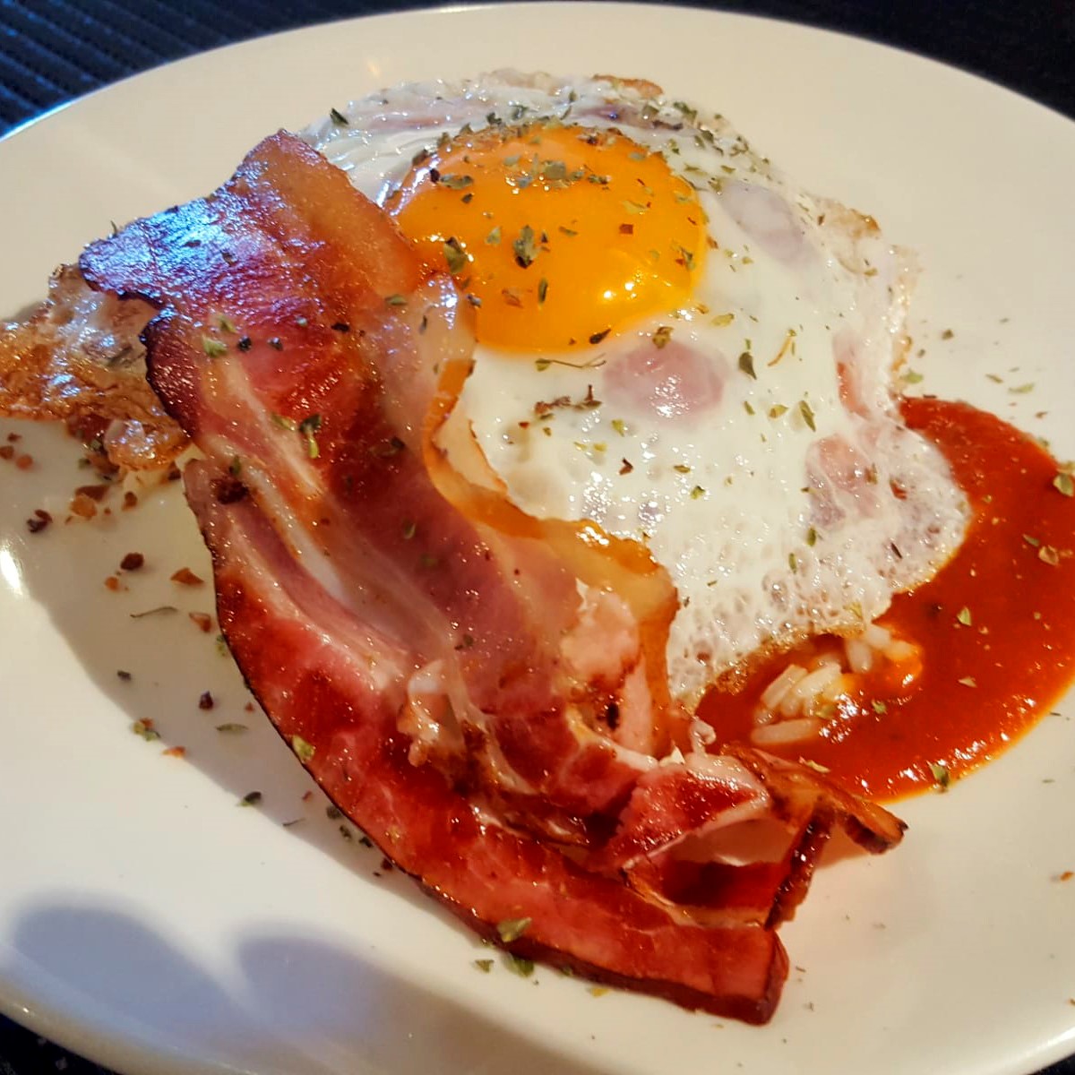 bacon-y-huevo-con-tomate-restaurante-el-rincon-de-barrika-bizkaia.jpg