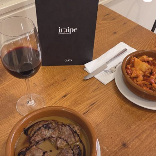Restaurante especializado en comida tradicional navarra cerca del centro de Pamplona del Hostal Izaga.
