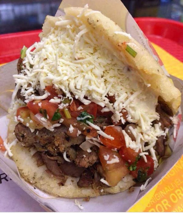 Cocina venezolana con ricas arepas y desayunos en el centro de Torrevieja a tan solo 10 minutos a pie del paseo marítimo y de la playa.
