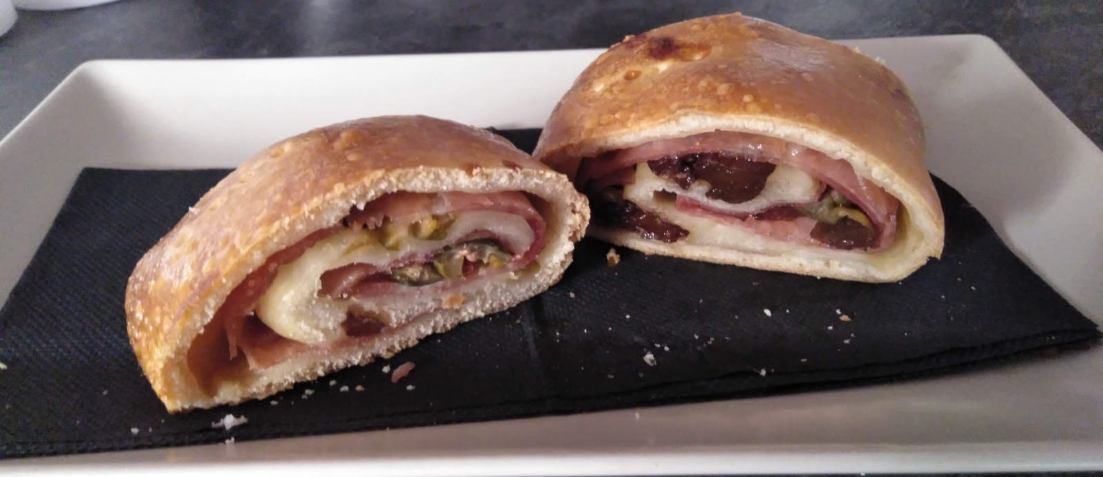 Cocina venezolana con ricas arepas y desayunos en el centro de Torrevieja a tan solo 10 minutos a pie del paseo marítimo y de la playa.