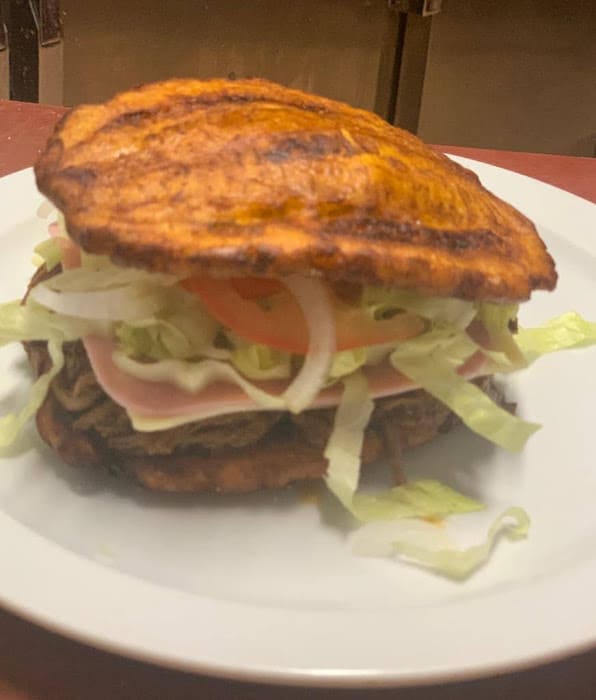 Cocina venezolana con ricas arepas y desayunos en el centro de Torrevieja a tan solo 10 minutos a pie del paseo marítimo y de la playa.
