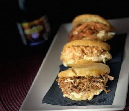 Cocina venezolana con ricas arepas y desayunos en el centro de Torrevieja a tan solo 10 minutos a pie del paseo marítimo y de la playa.