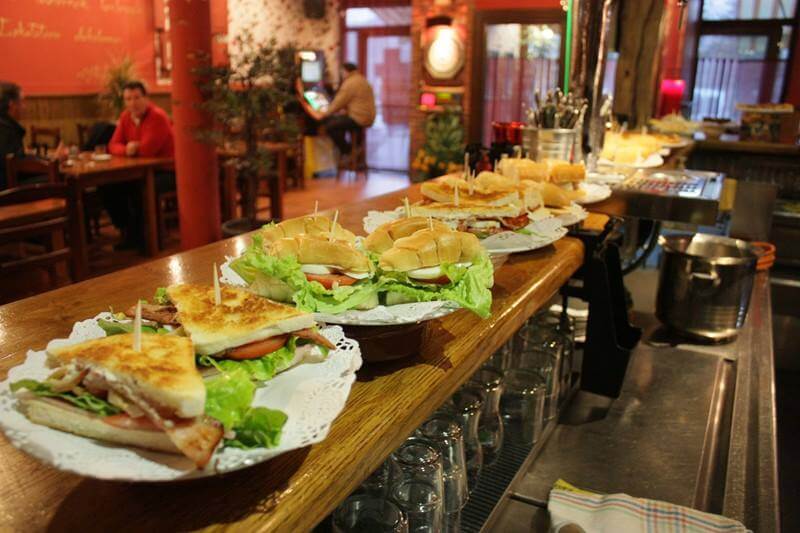 barra-de-pinchos-sidreria-kortarixar-elizondo-navarra.jpg