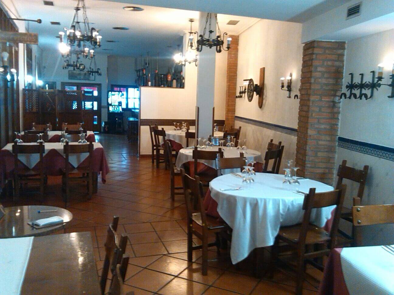 Especializado en comida tradicional riojana en el centro de Logroño con comedores y salones privados.                 
