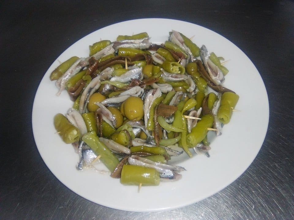 boquerones-aceitunas-restaurante-la-bellota-logrono.jpg