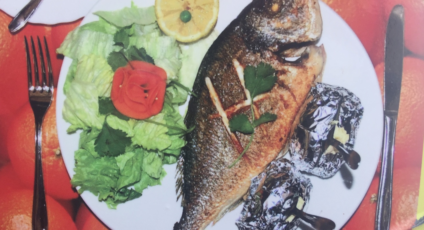 pescado-lubina-plancha-ensalada-plato-combinado-restaurante-la-bodeguita-los-gigantes-tenerife-canarias.jpg