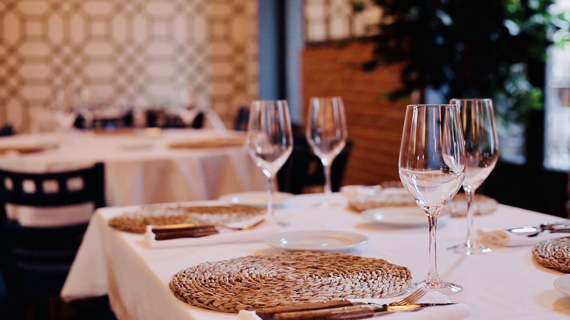 Para los amantes de las carnes, pescados y verduras a la brasa junto al Teatro Salón Cervantes.