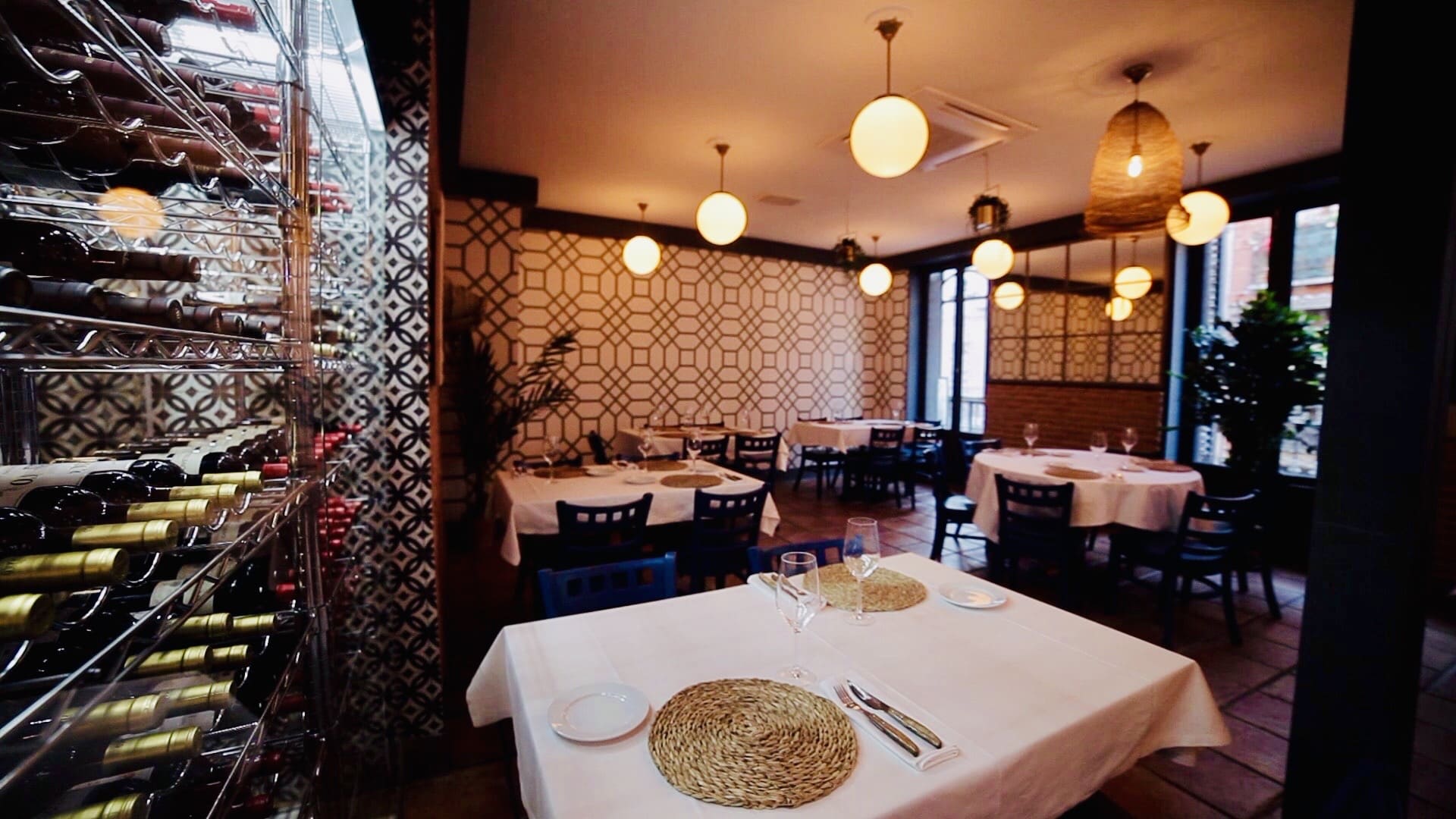 Para los amantes de las carnes, pescados y verduras a la brasa junto al Teatro Salón Cervantes.