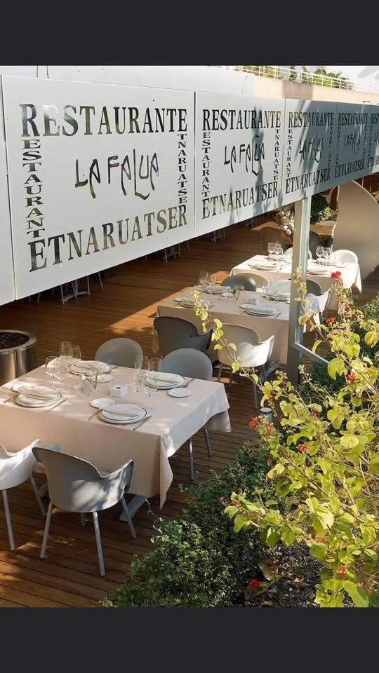 Estiloso local que fusiona tradición con vanguardismo, con especialidad en paellas y carnes a la brasa.