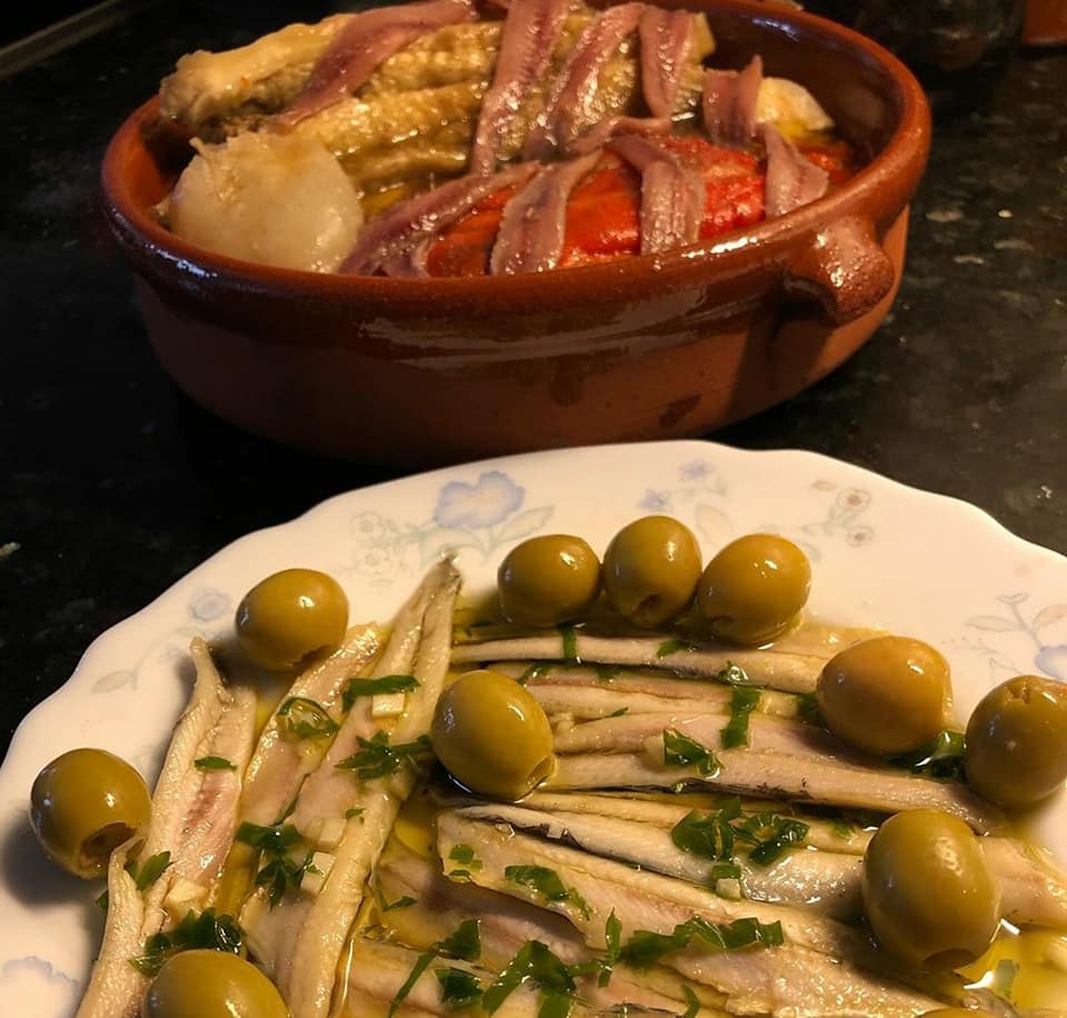 entrante-aceitunas-anchoa-aceite-oliva-restaurante-la-galana-luarca-asturias.jpg