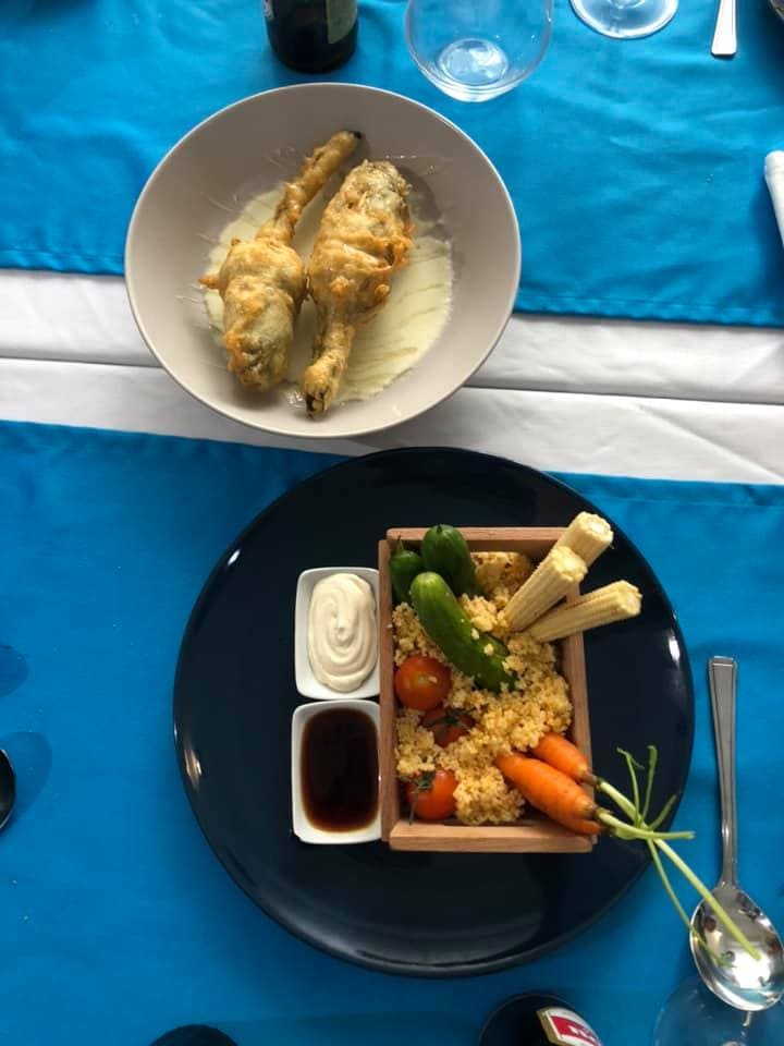 Cocina tradicional alicantina en restaurante con encanto dentro de casa centenaria, especializado en arroces y marmitas.