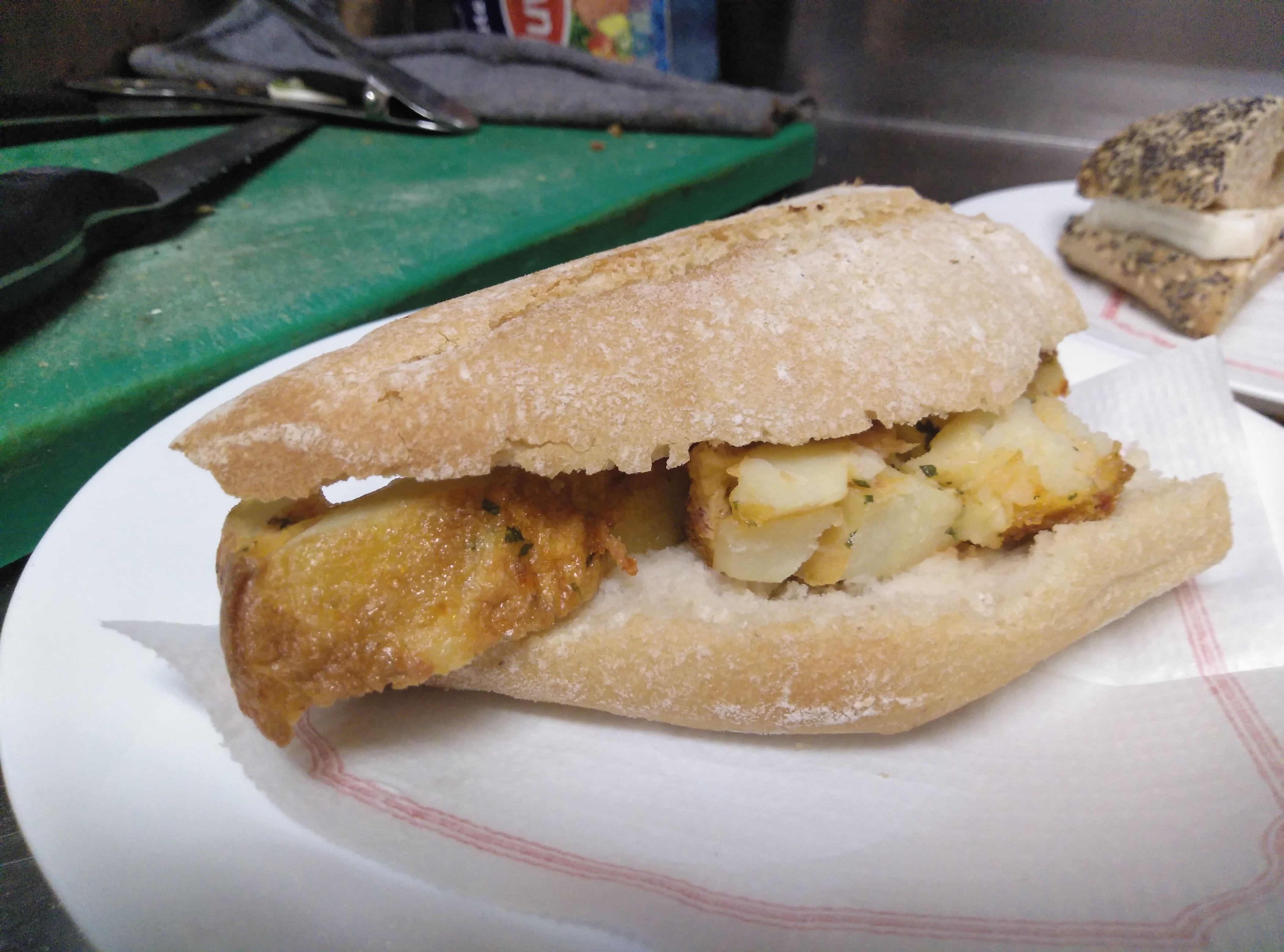 bocadillo-con-merluza.jpg