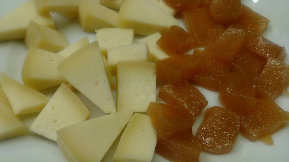 queso-con-menbrillo-restaurante-la-vieja-bodega-rural-gijon-asturias.jpg