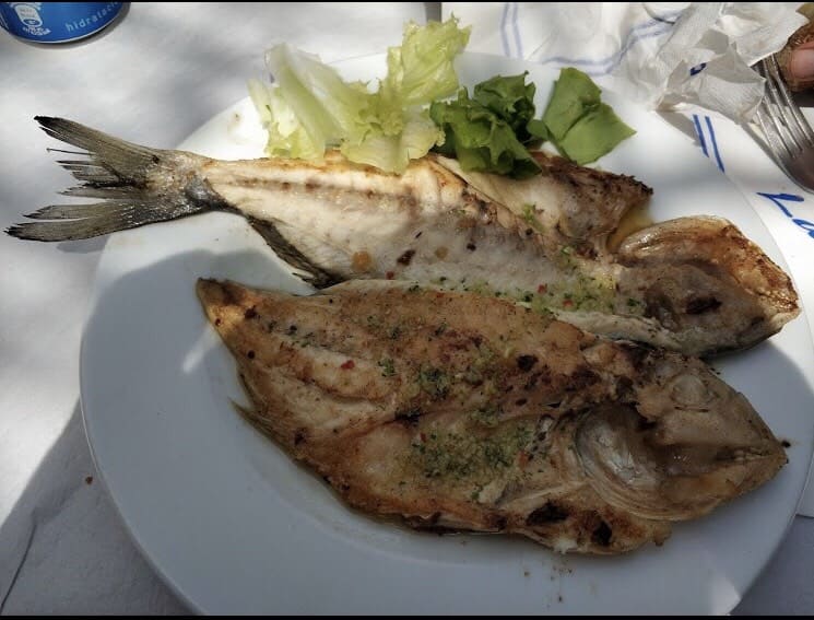 Restaurante de comida casera en el centro de Santurtzi a sólo 5 minutos a pie del puerto pesquero.                          
