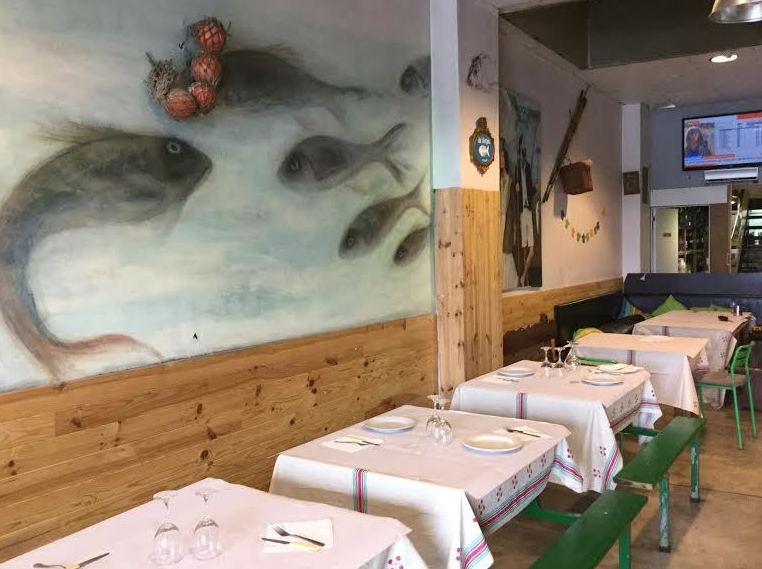 Restaurante especializado en pescados y mariscos a la brasa situado al pie de la ria de Bilbao.      
