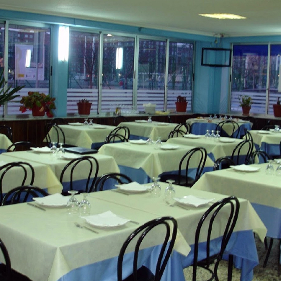 Restaurante especializado en mariscos y en todo tipo de comida marinera.               