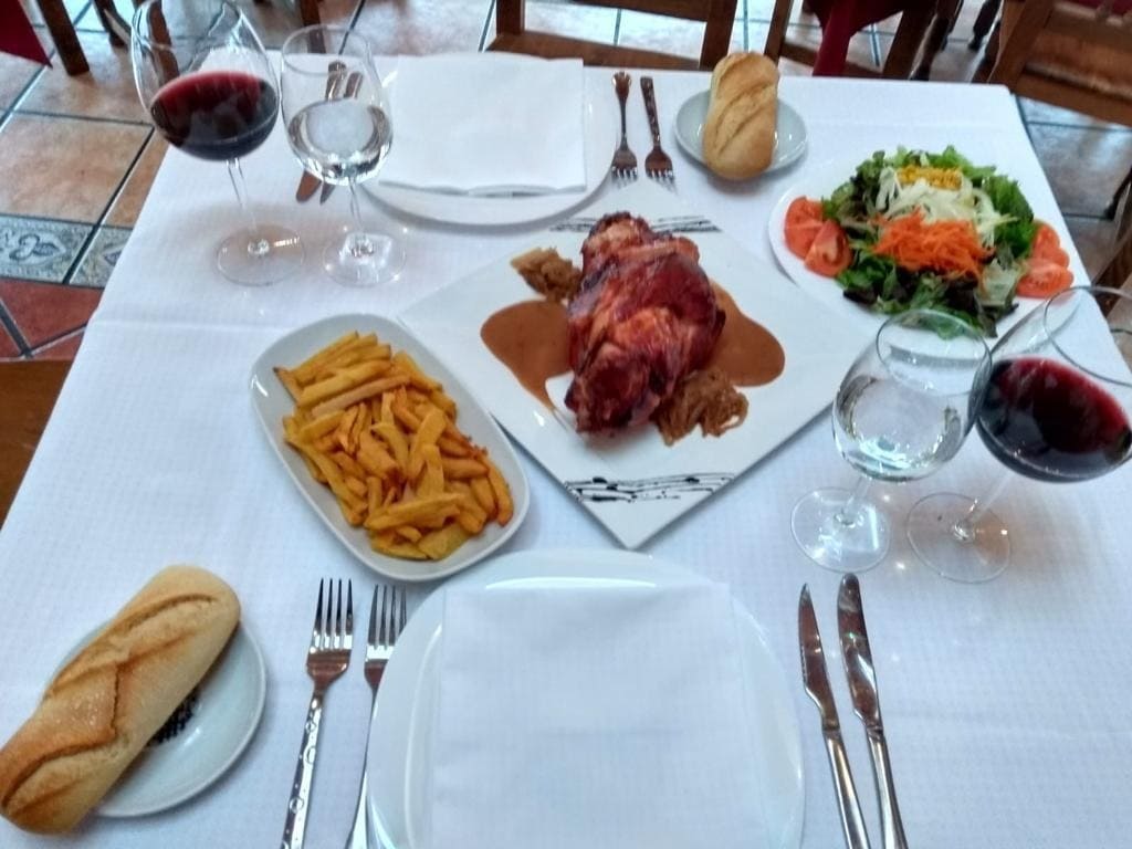 mesa-restaurante-las-piscina-balmaseda.jpg
