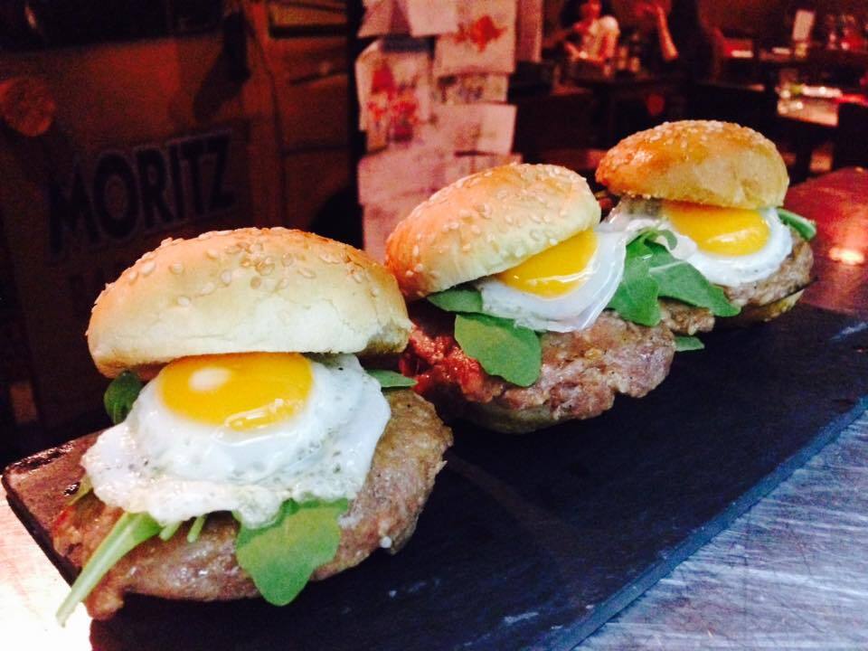 lata-berna-barcelona-restaurante-hamburguesas-huevo-frito-comida.jpg