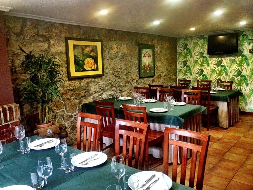 Restaurante - Vinoteca en el centro de La Felguera, con un estilo de cocina tradicional y moderna.              