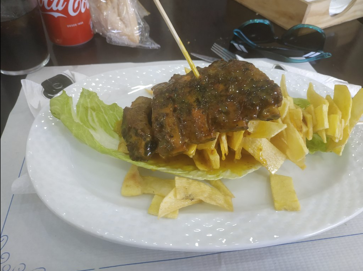 carne-patatas-fritas-lechuga-plato-combinado-restaurante-lorangier-sevilla-andalucia.png