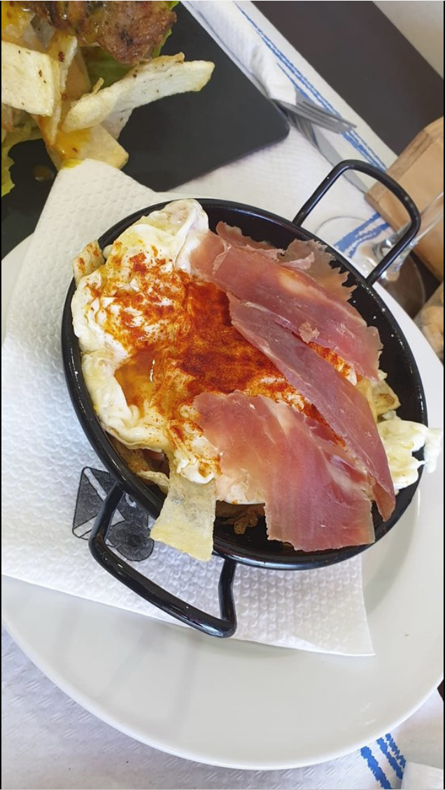 huevos-rotos-jamon-iberico-plato-restaurante-lorangier-sevilla-andalucia.png