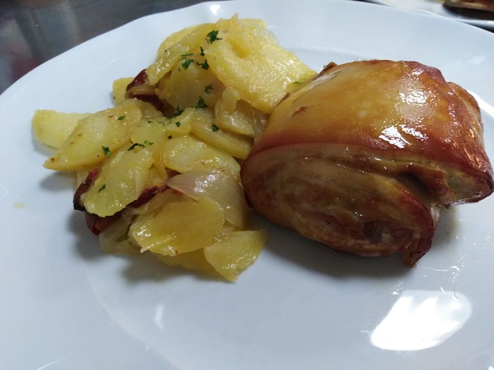 carne-conejo-patatas-restaurante-los-billares-cordoba-andalucia.jpg