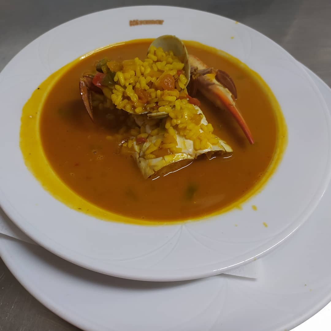 Restaurante de cocina tradicional mediterránea, especializada en arroces, tapas y bocadillos.