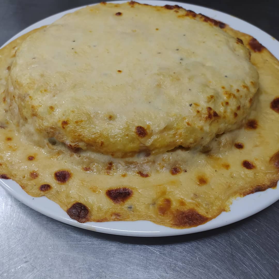 Restaurante de cocina tradicional mediterránea, especializada en arroces, tapas y bocadillos.