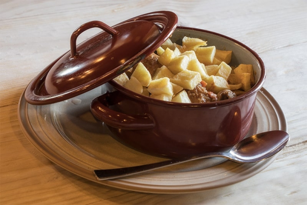 patatas-carne-cacuela-moncloa-san-lazaro-cacabelos-leon-castilla-leon.jpg