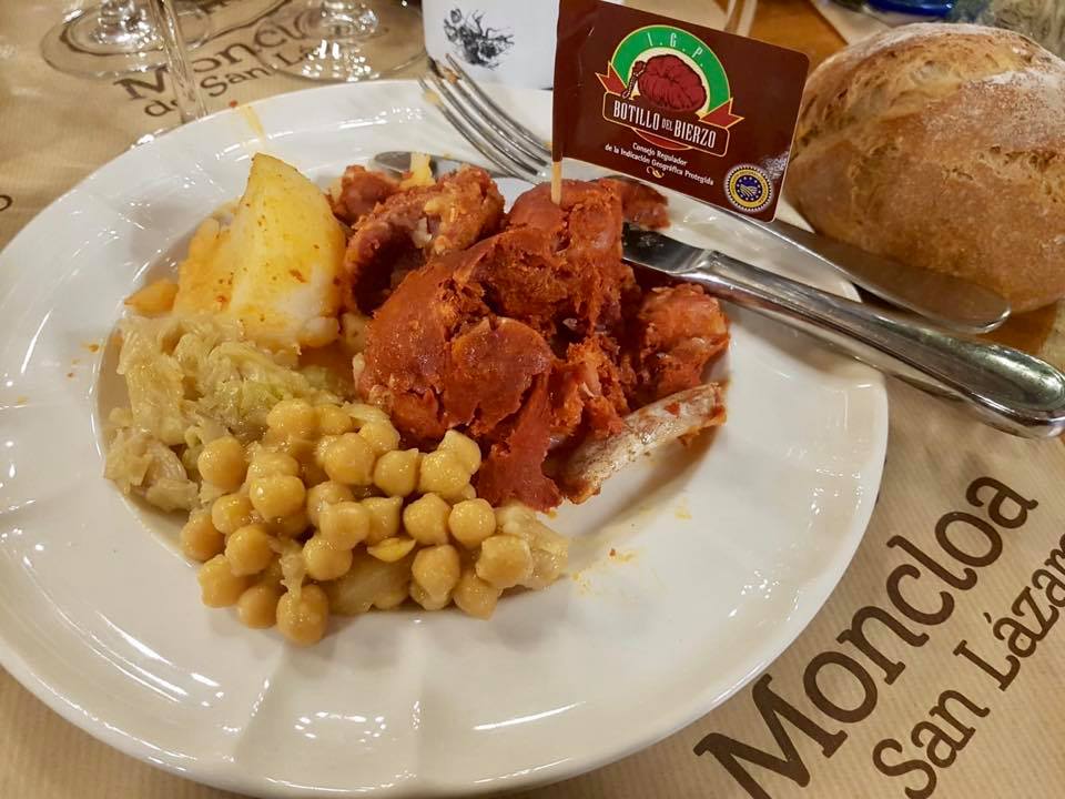 botillo-bierzo-garbanzos-chorizo-restaurante-moncloa-san-lazaro-cacabelos-castilla-leon.jpg