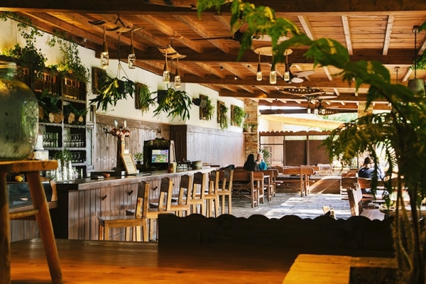 barra-bar-terraza-restaurante-moncloa-san-lazaro-cacabelos-castilla-leon.jpg