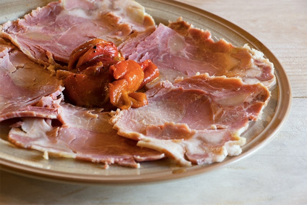 tabla-lacon-pimiento-rojo-restaurante-moncloa-san-lazaro-cacabelos-castilla-leon.jpg