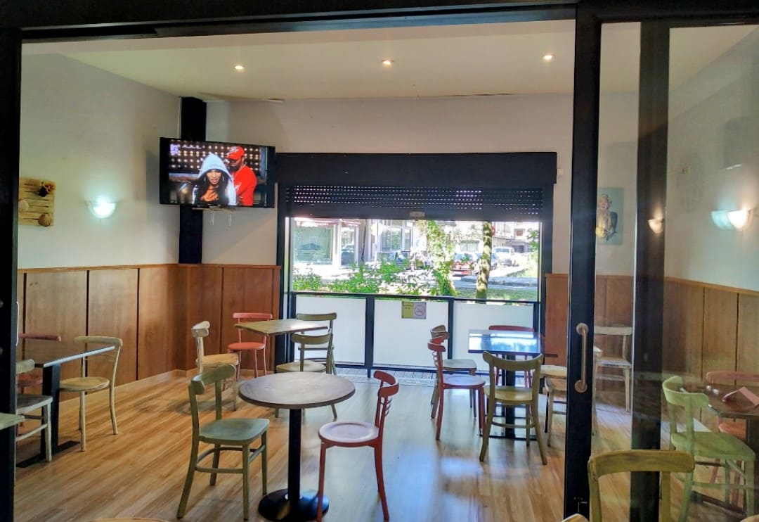 Buenos menús para peregrinos y visitantes de cocina casera gallega a 400 metros de la casa de Concello de Caldas de Reis, Pontevedra.