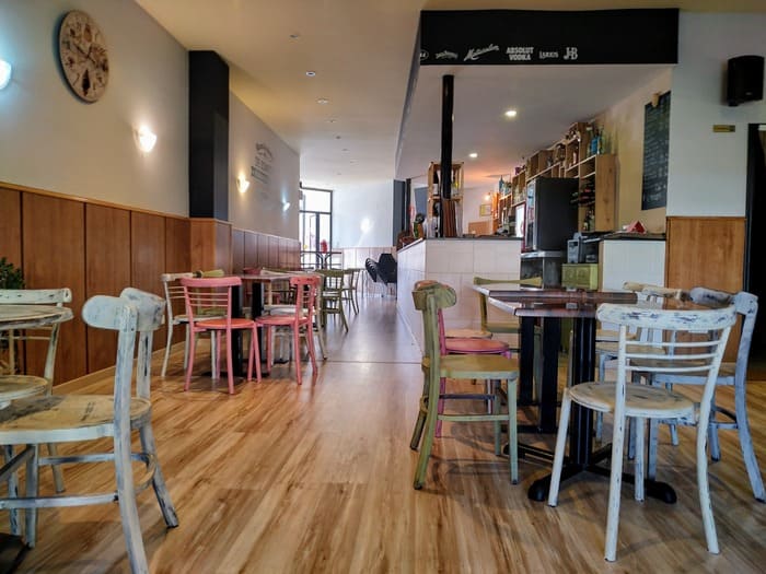 Buenos menús para peregrinos y visitantes de cocina casera gallega a 400 metros de la casa de Concello de Caldas de Reis, Pontevedra.